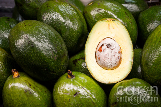 CarynEsplin-BogotaColombia-PaloquemaoMarket-RogueFlashbender-Speedlight-Avocado