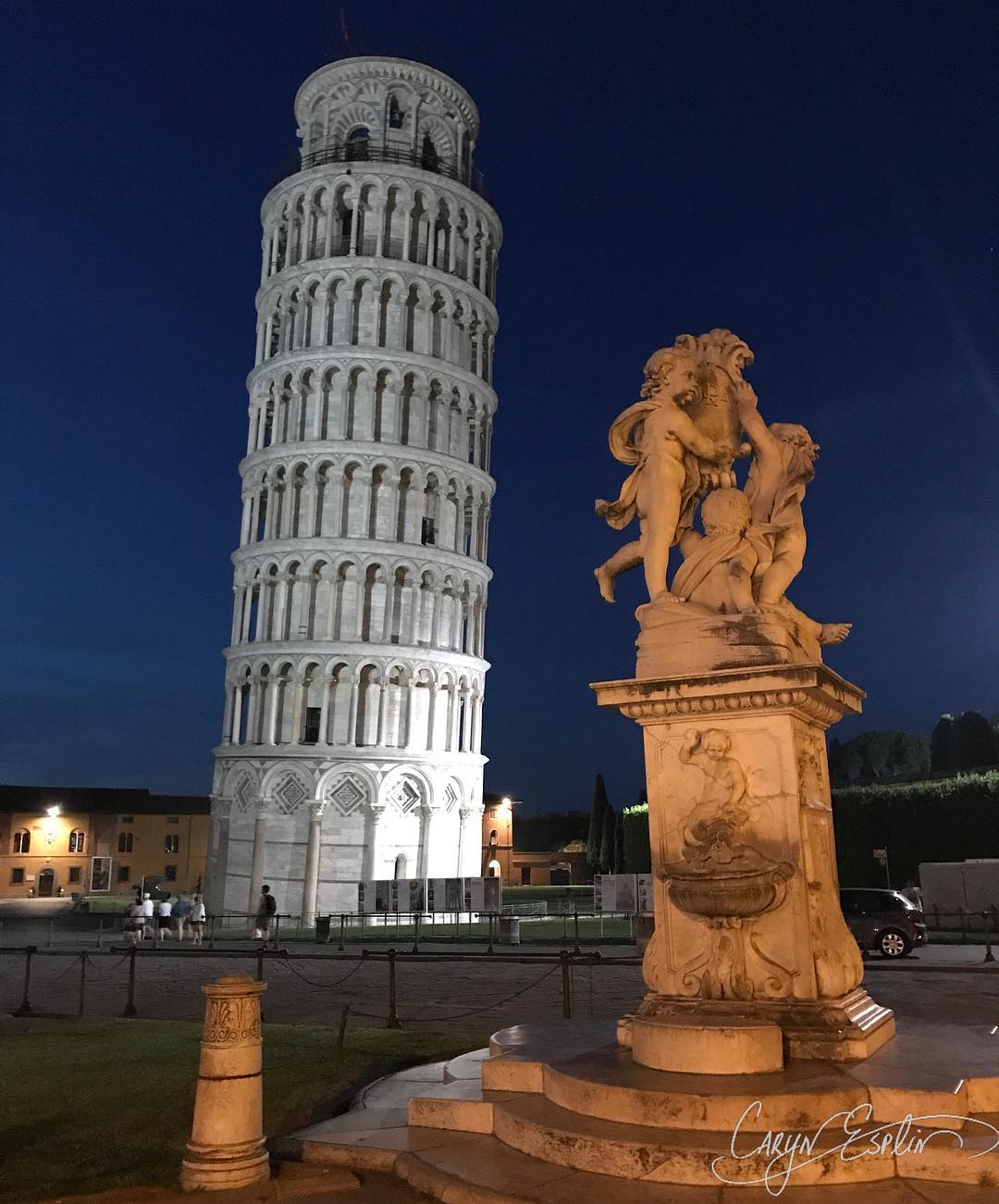 leaning tower of pisa at night