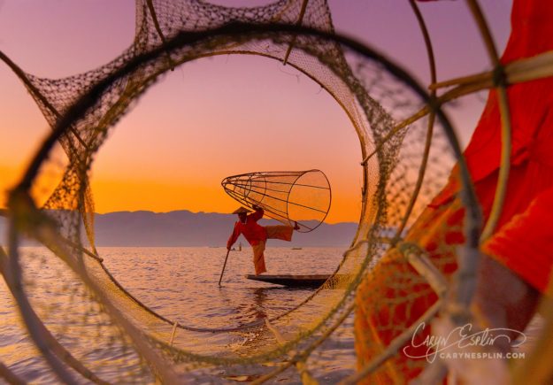 Caryn-Esplin_myanmar-dancing-fishermen - Inle Lake-sunset